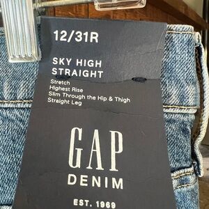GAP Denim Ladies Straight Jeans *NWT*